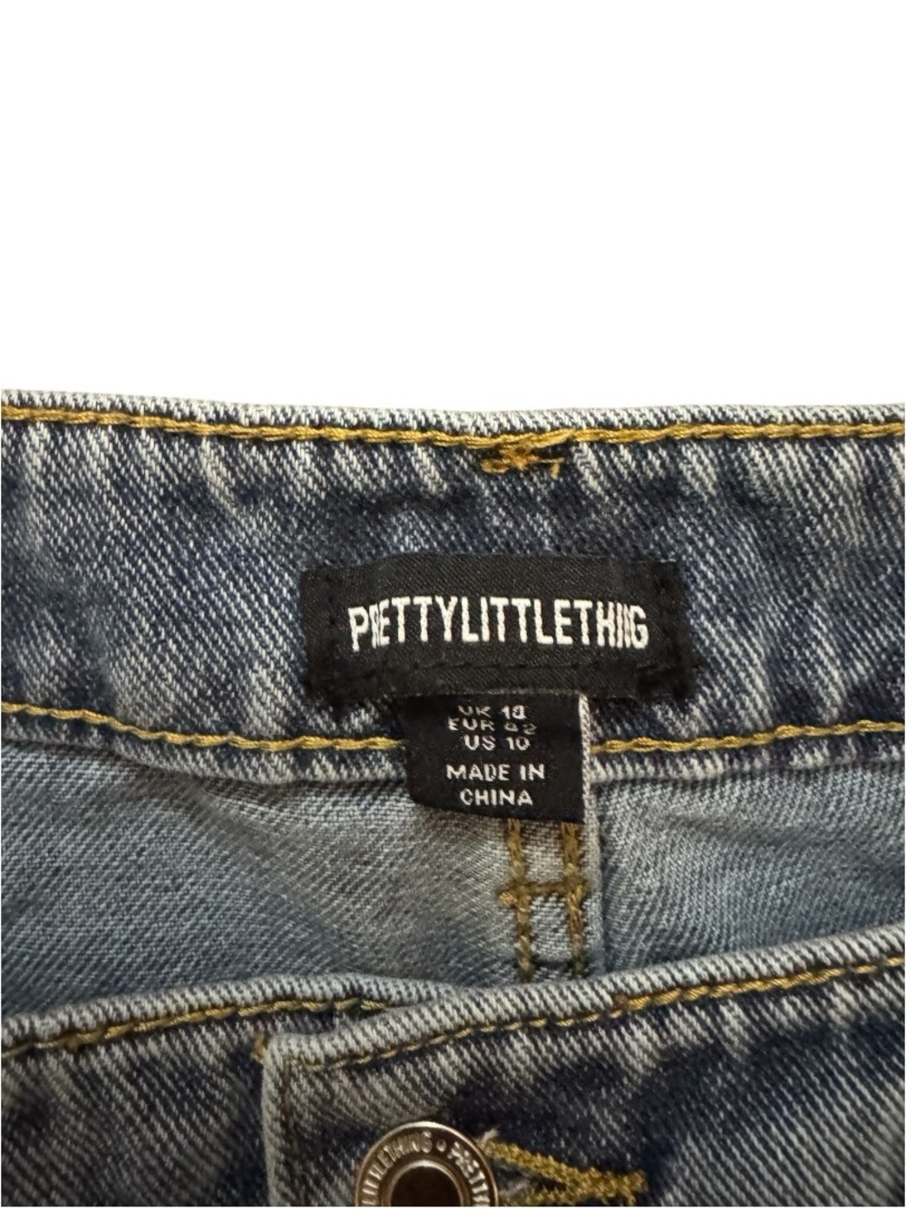 PrettyLittleThing Mid-Rise Straight Leg Jeans in Washed Blue - Picture 6 of 6